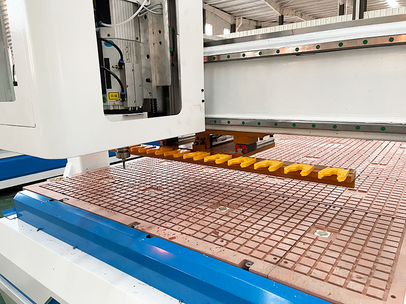 3D數(shù)控木工雕刻機帶自動換刀和第四軸旋轉(zhuǎn)工作臺