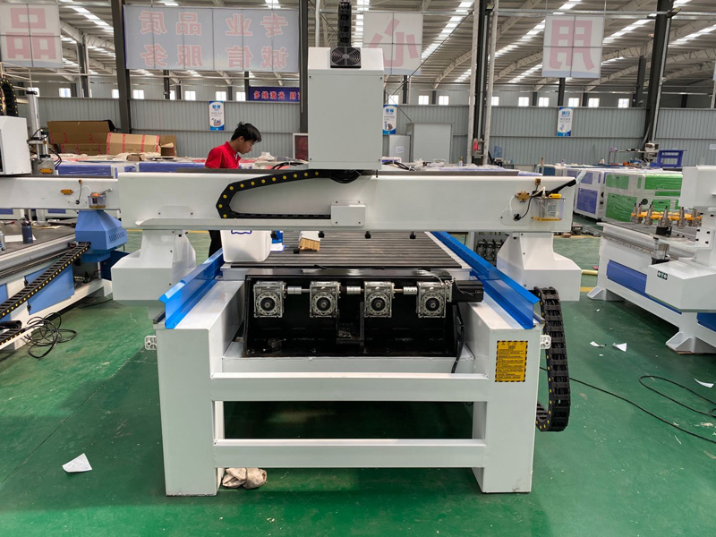 多頭四軸旋轉(zhuǎn)3D數(shù)控木雕機