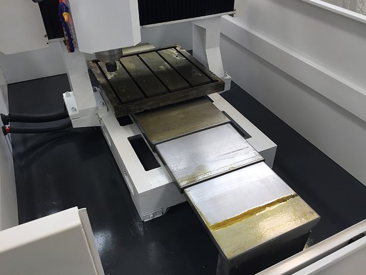 出售自動數(shù)控金屬銑床