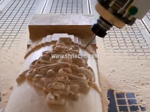 帶自動換刀裝置的四軸自動換刀數(shù)控雕刻機