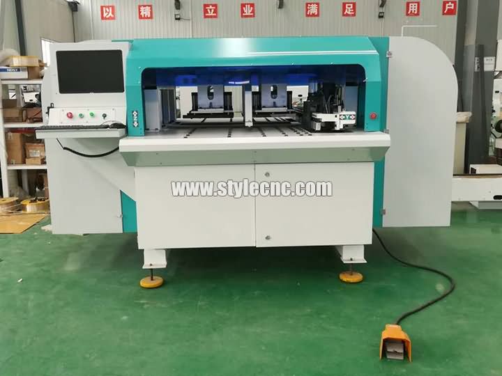 木工自動(dòng)數(shù)控鉆孔開槽機(jī)