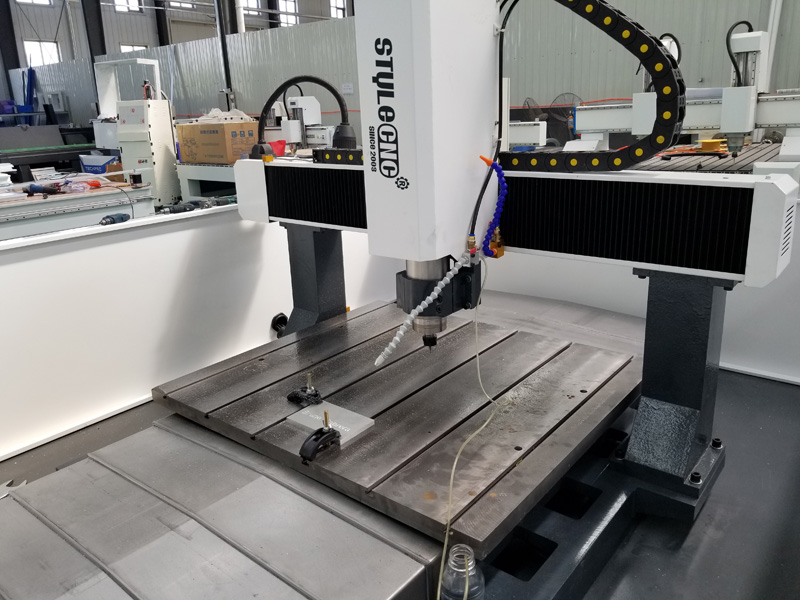 用于金屬銑削、雕刻和鉆孔的數(shù)控銑床