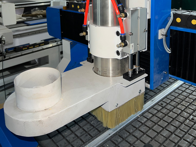 適合初學者的帶換刀裝置的4x4數(shù)控雕刻機工作臺套件