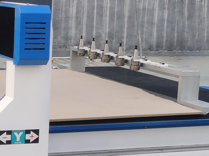 適合初學者的帶換刀裝置的4x4數(shù)控雕刻機工作臺套件