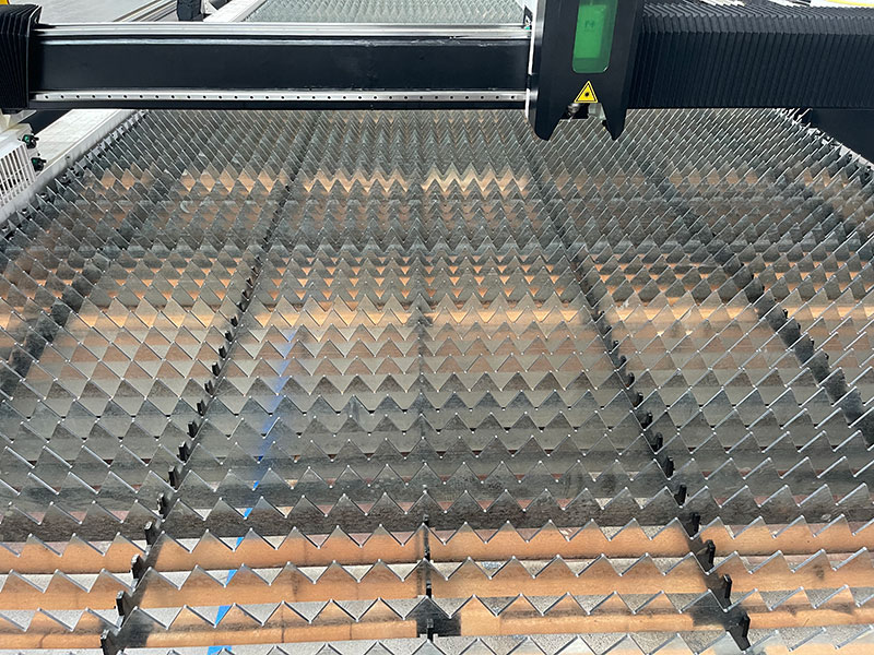 超大型光纖激光鈑金切割工作臺(tái) 30000W