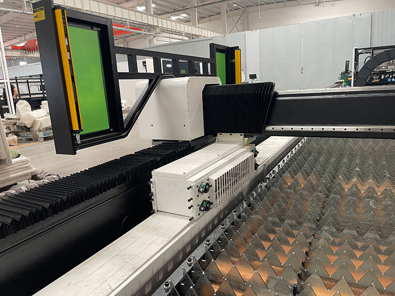 超大型光纖激光鈑金切割工作臺(tái) 30000W