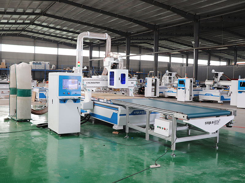 智能全自動(dòng)數(shù)控木工開(kāi)料機(jī) - 板式家具定制