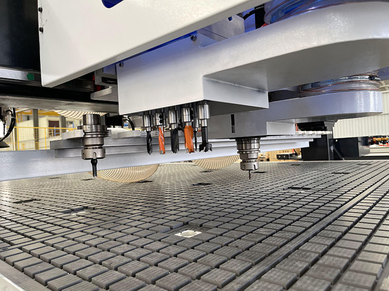 智能全自動(dòng)數(shù)控木工開(kāi)料機(jī) - 板式家具定制