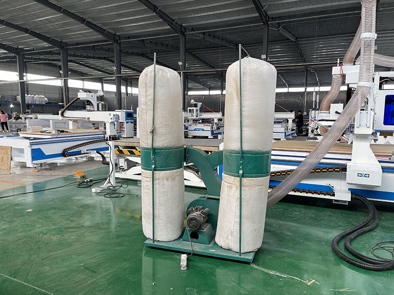 智能全自動(dòng)數(shù)控木工開(kāi)料機(jī) - 板式家具定制