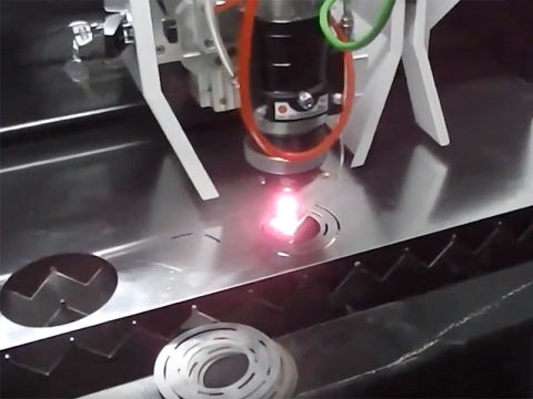 1000W 光纖激光機(jī)切割 1mm 鋁塑板