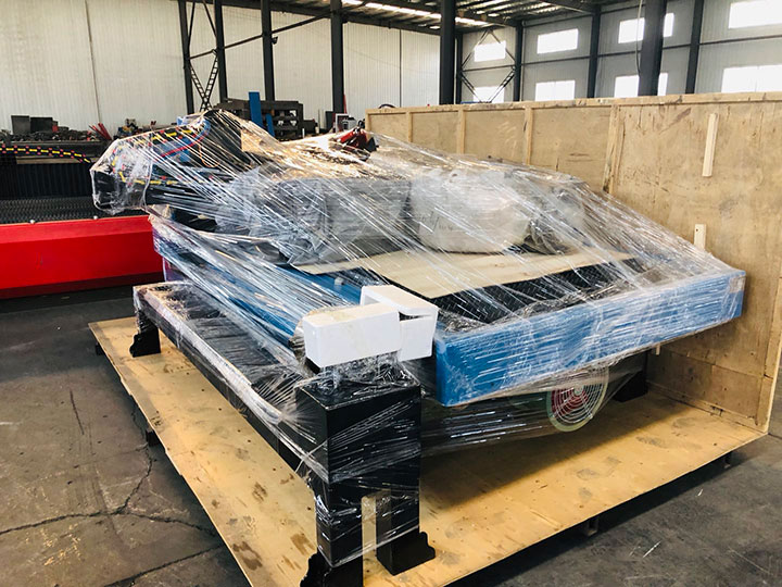 盈利型 4x8 帶旋轉(zhuǎn)管切割器的數(shù)控等離子切割工作臺(tái)套件