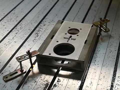 用于定制鋁加工部件的數(shù)控雕刻機