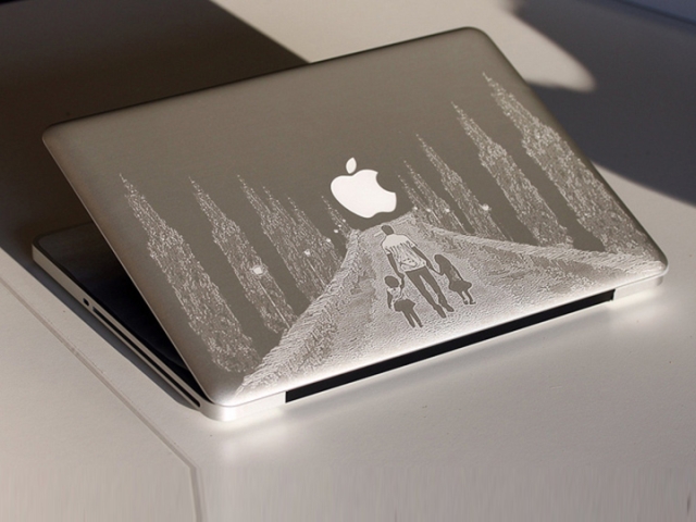 用于筆記本電腦打印的 MOPA 光纖激光打標機