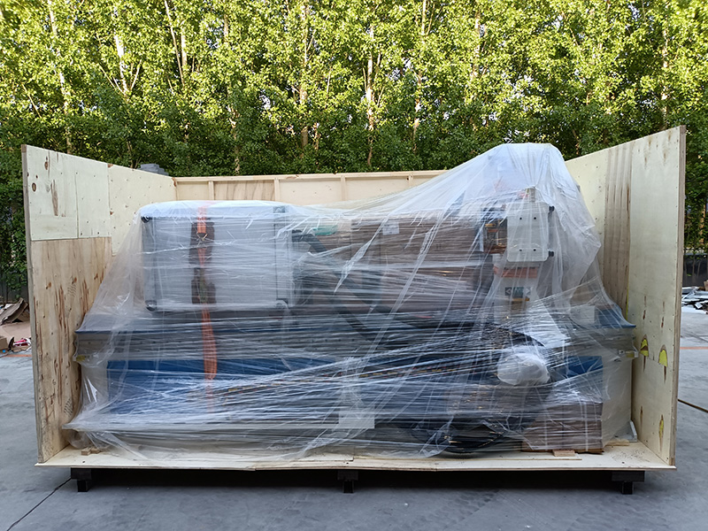 自動換刀數(shù)控雕刻機的包裝