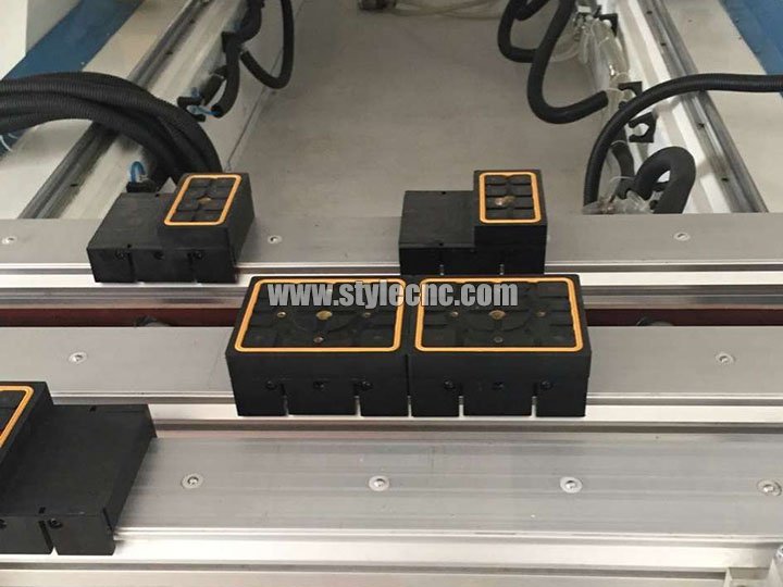 用于家具銑削、切割、鉆孔的 PTP數(shù)控雕刻機