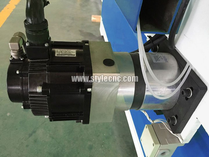 用于家具銑削、切割、鉆孔的 PTP數(shù)控雕刻機