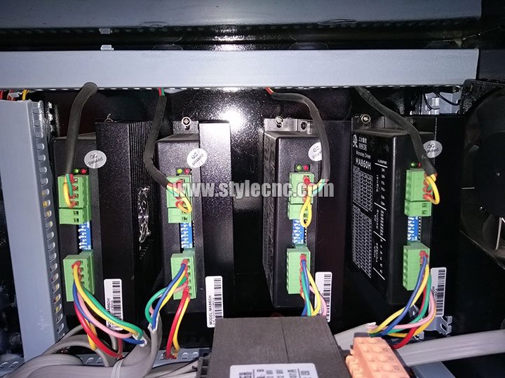 2x3 臺(tái)式小型數(shù)控石材雕刻機(jī)出售