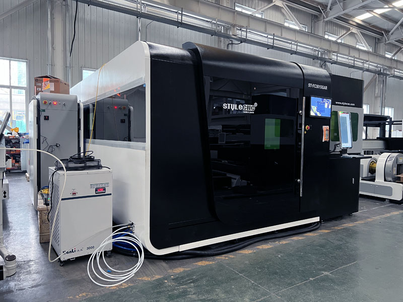 金屬板材、管材兩用光纖激光切割機