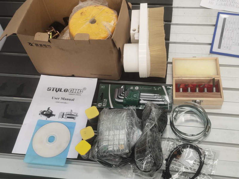 經(jīng)濟實惠的數(shù)控雕刻機工作臺鉆頭和工具