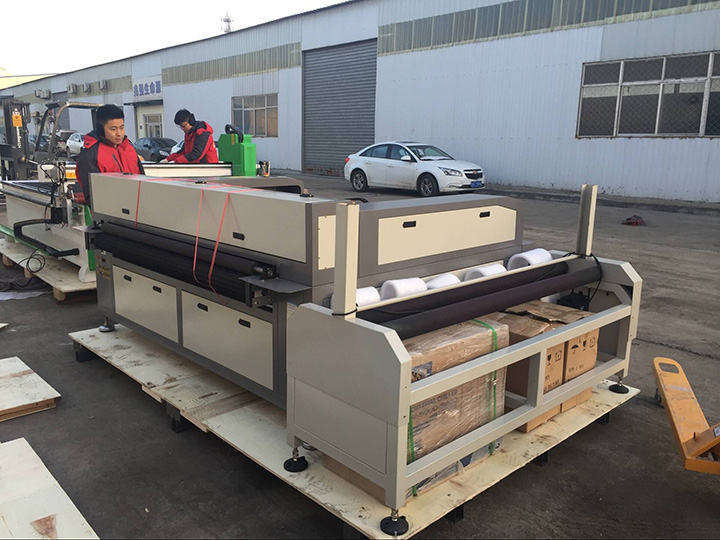 自動送料布料激光切割機(jī)