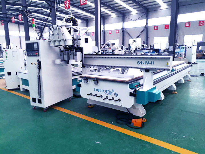 帶雙工作臺(tái)的木門制造數(shù)控雕刻機(jī)