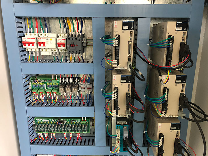 自動(dòng)換刀木工數(shù)控加工中心