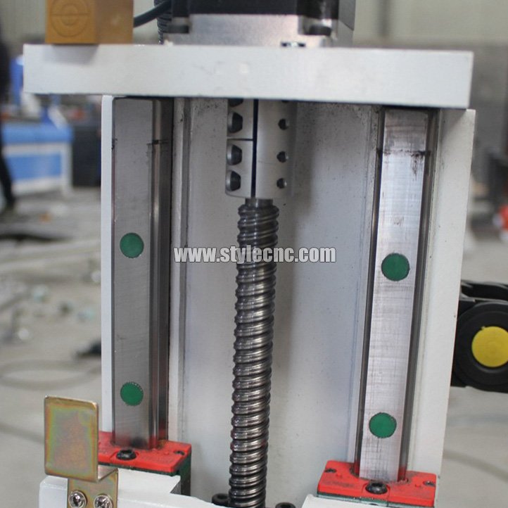 導(dǎo)軌和滾珠絲杠