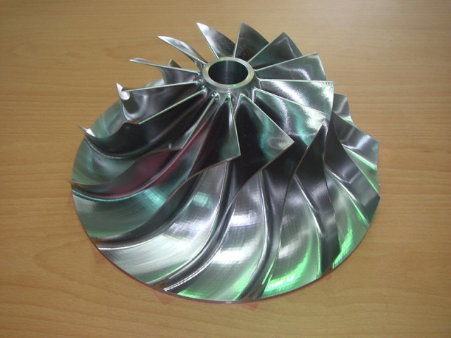 用于鋁模具制造的小型五軸數(shù)控機(jī)床