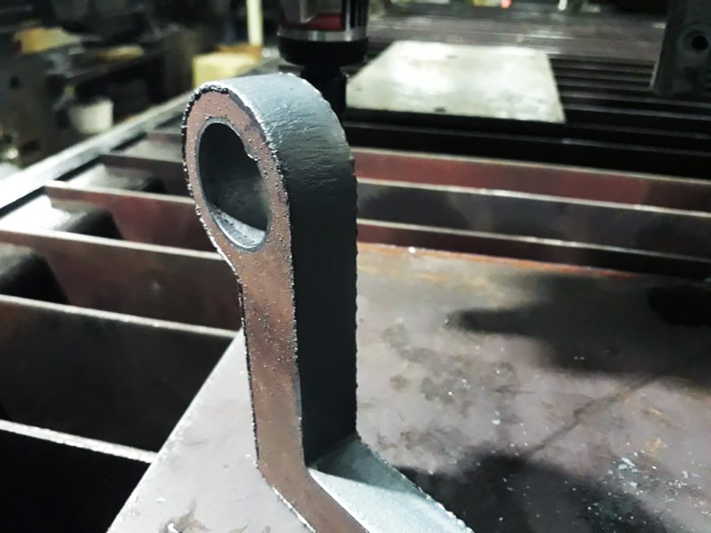 數(shù)控等離子切割舊金屬零件