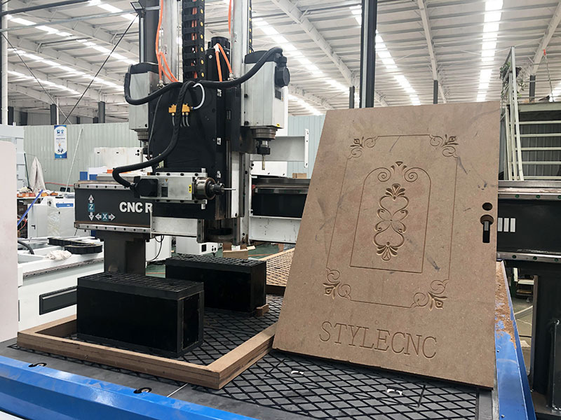 工業(yè) 4x8 用于木門制造項目的數(shù)控雕刻機(jī)