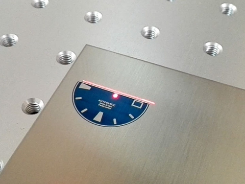 30W 帶自動對焦系統(tǒng)的 MOPA 激光打標機