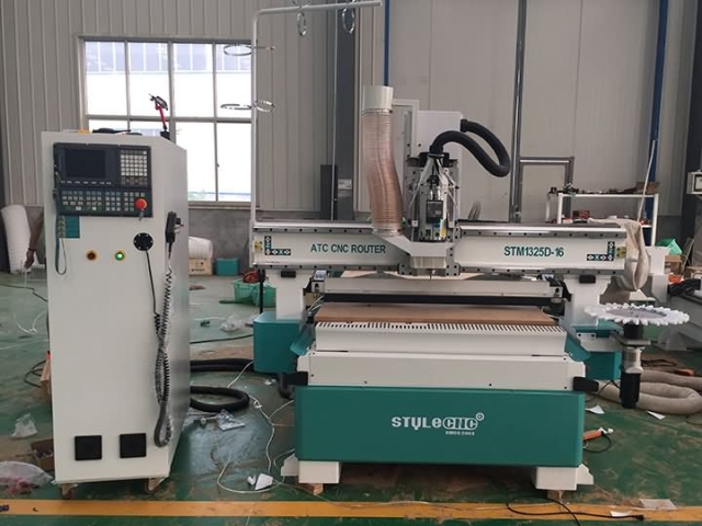 阿拉伯聯(lián)合酋長(zhǎng)國的自動(dòng)換刀數(shù)控雕刻機(jī)