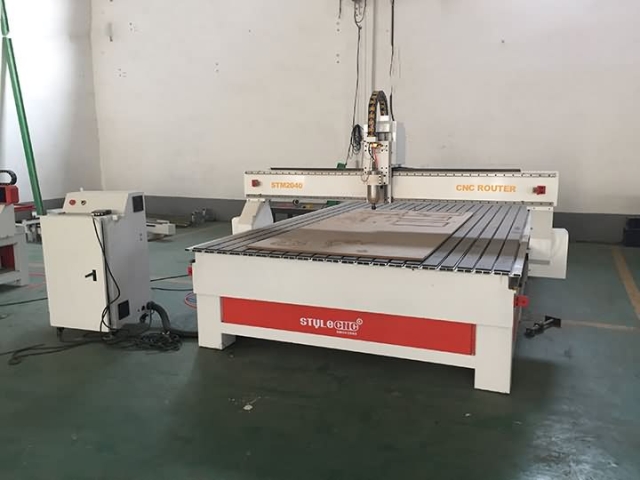 工業(yè)木工數(shù)控雕刻機(jī) STM2040年在比利時(shí)