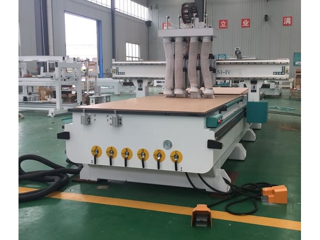 卡塔爾 4 主軸家具制造數(shù)控雕刻機(jī)