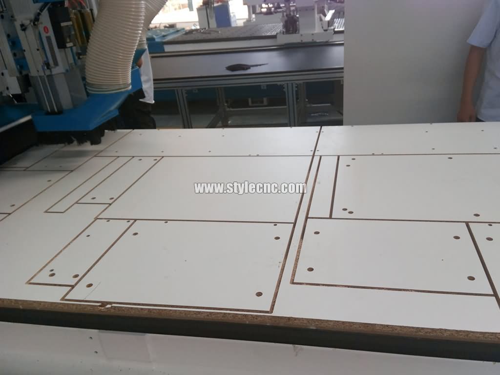 全智能數(shù)控雕刻機(jī)的自動套料、開槽、切割、鉆孔和開槽