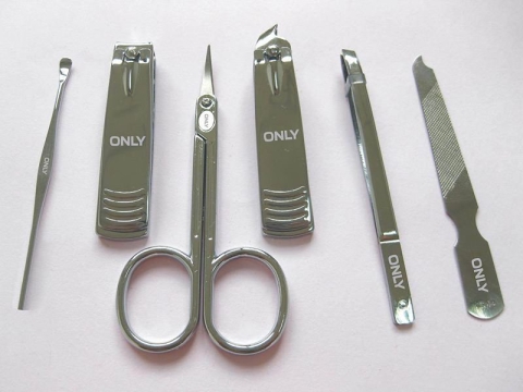 適用于金屬標(biāo)牌、工藝品、藝術(shù)品、工具的光纖激光雕刻機(jī)