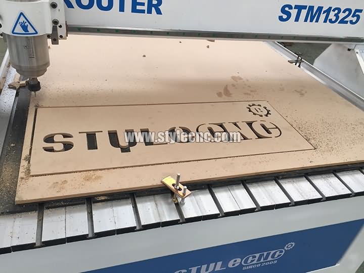 標準 1325 數控木工機，用于中密度纖維板切割