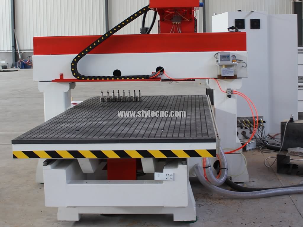 帶移動(dòng)工作臺(tái)的數(shù)控雕刻機(jī)