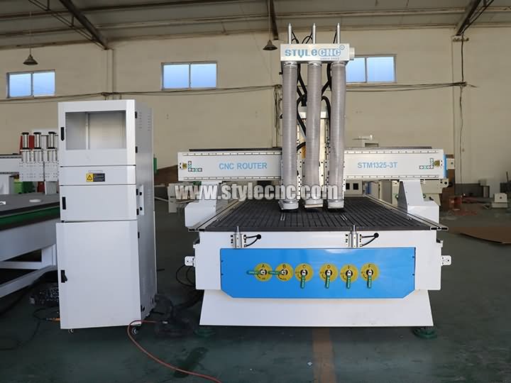 帶 3 個主軸的木門數(shù)控雕刻機(jī)