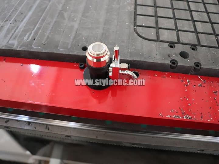 卡羅來納自動換刀數(shù)控加工中心的刀具傳感器