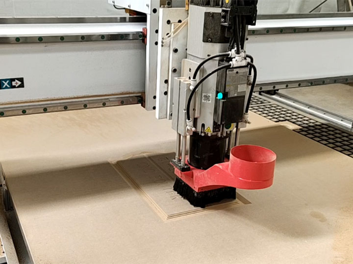 5x10 帶第四旋轉(zhuǎn)軸的數(shù)控木材加工中心現(xiàn)已發(fā)售