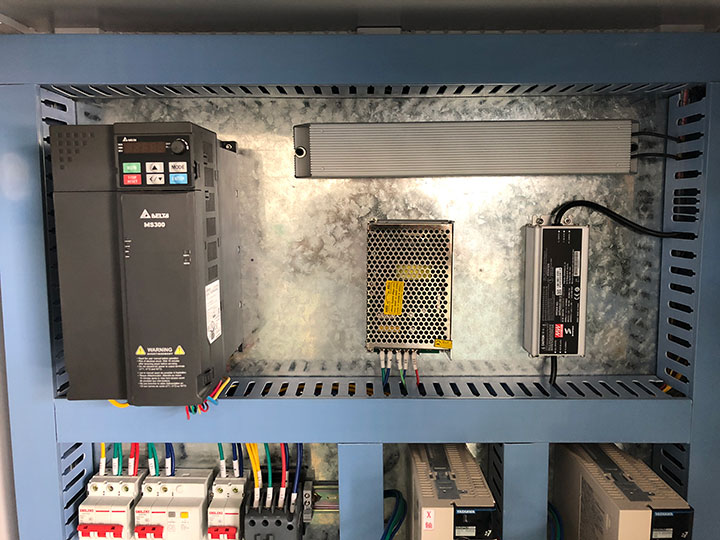 數(shù)控木工加工中心臺達(dá)變頻器