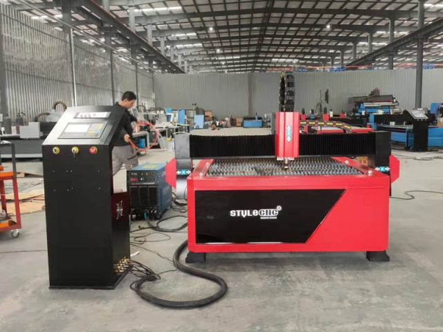 配備 100A 電源的新型數(shù)控等離子切割機