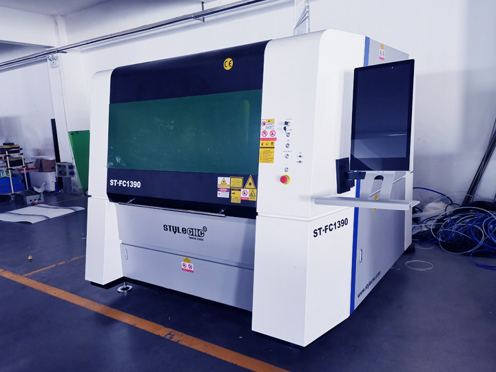 用于金屬標(biāo)牌制作的光纖激光切割機(jī)