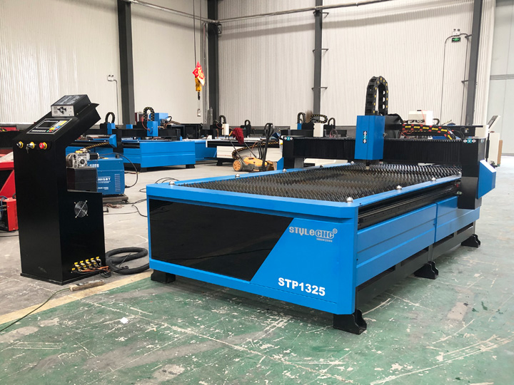 用于定制金屬標(biāo)牌的數(shù)控等離子切割機(jī)和數(shù)控等離子切割工作臺