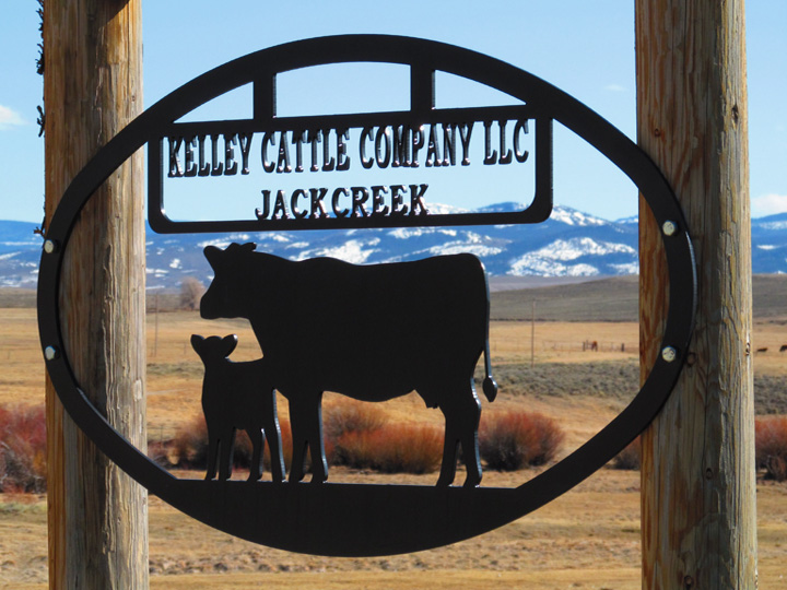 用于定制金屬標(biāo)牌項(xiàng)目的數(shù)控等離子切割工作臺