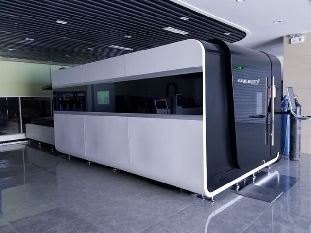 4000W 帶 IPG 激光發(fā)生器的光纖激光切割系統(tǒng)