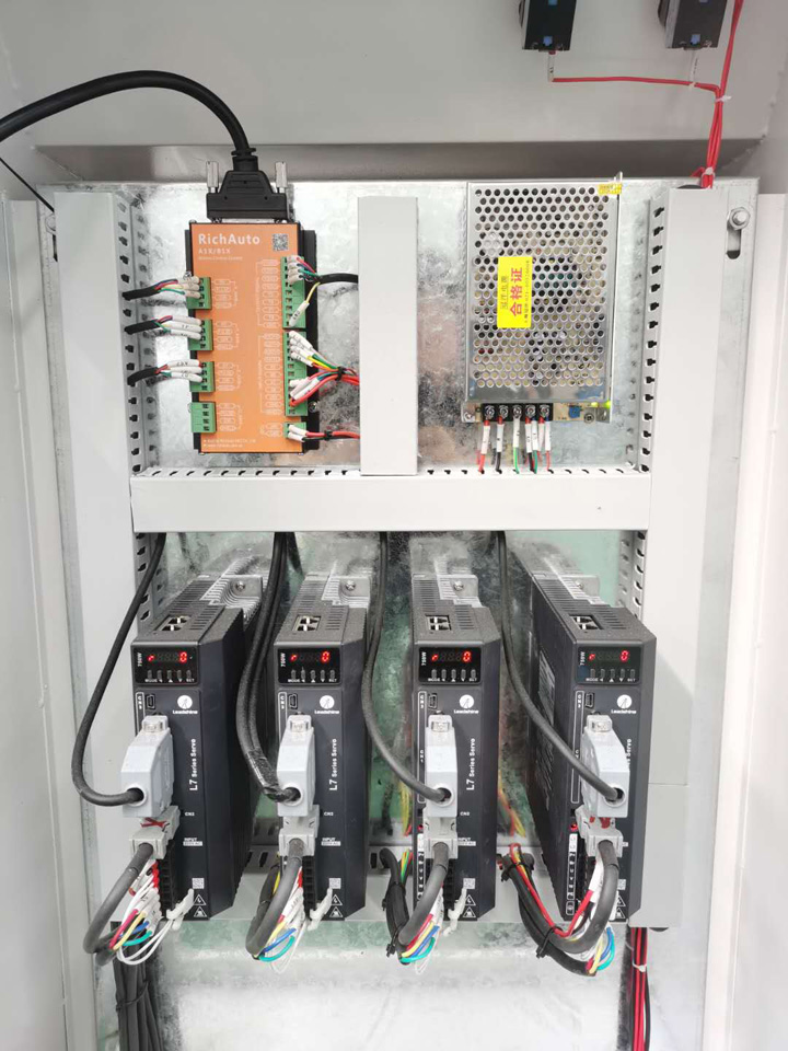 多軸數(shù)控木工雕刻機(jī)電箱