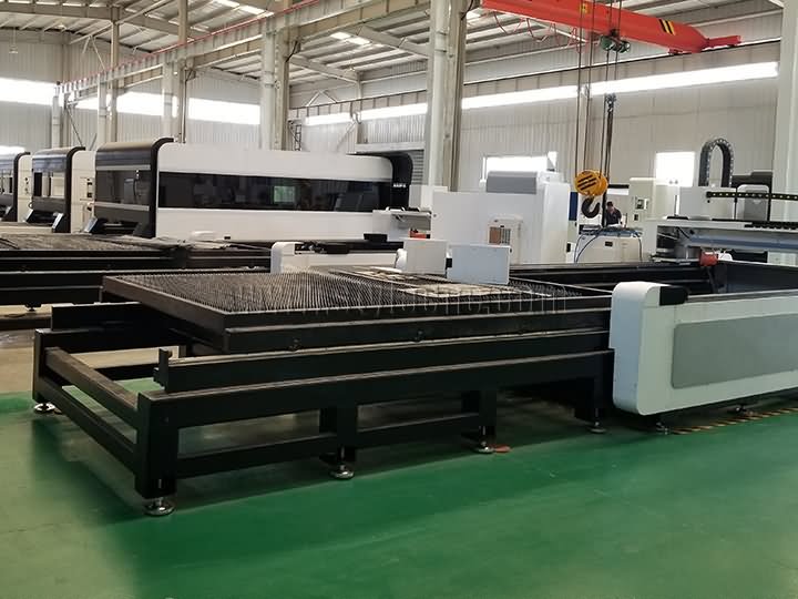 帶交換臺的光纖激光切割機