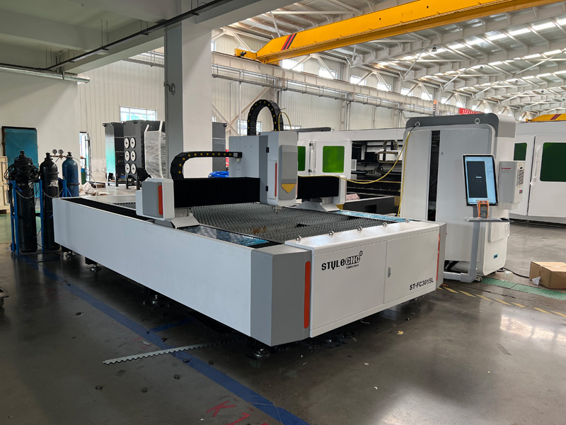 經(jīng)濟(jì)款全尺寸光纖激光切板機(jī)低價(jià)出售